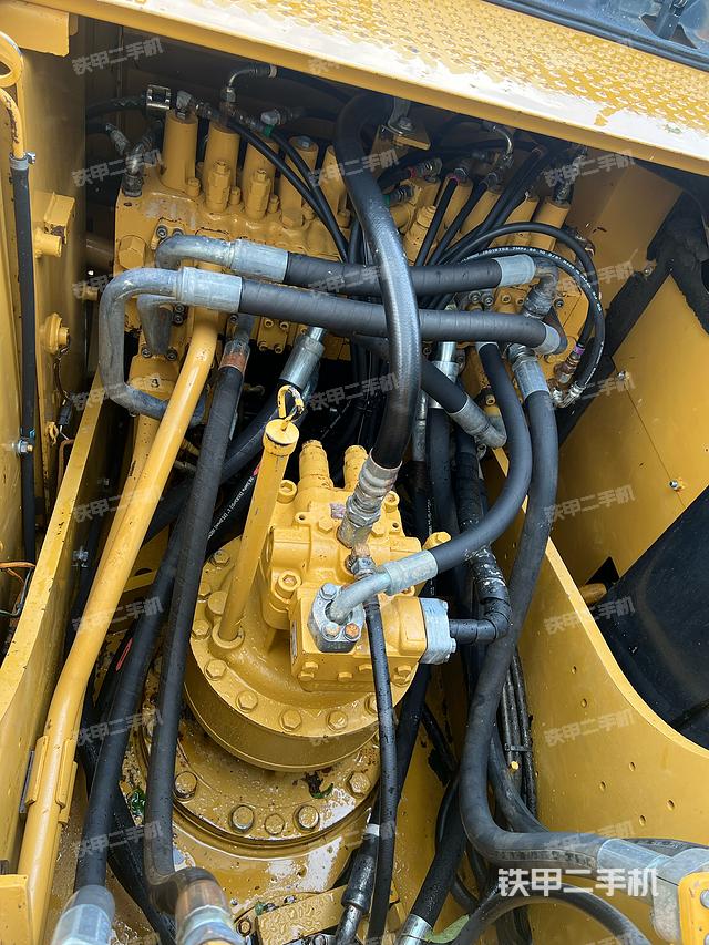 回转马达和主控阀（整机外观）