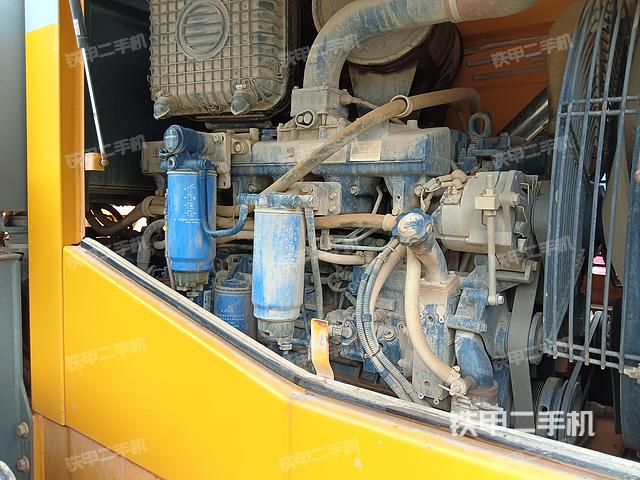 发动机左侧（整机外观及大件）