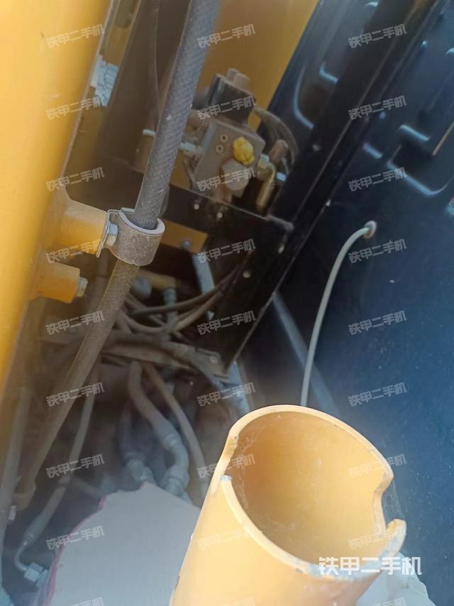 回转马达和主控阀（整机外观）