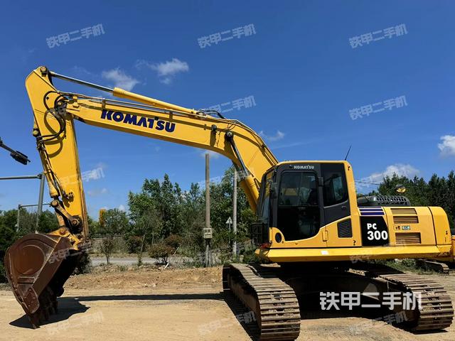小松PC240LC-8M0挖掘机