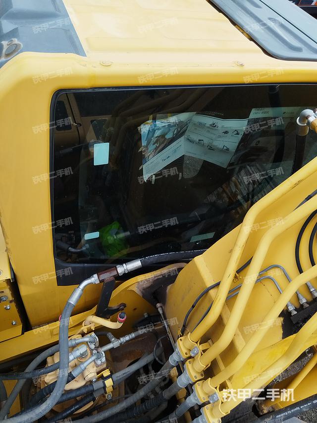 驾驶室顶部（整机外观）