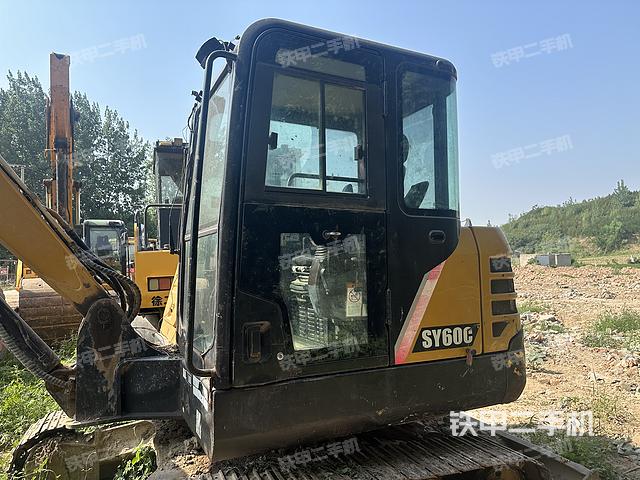 驾驶室整体（整机外观）