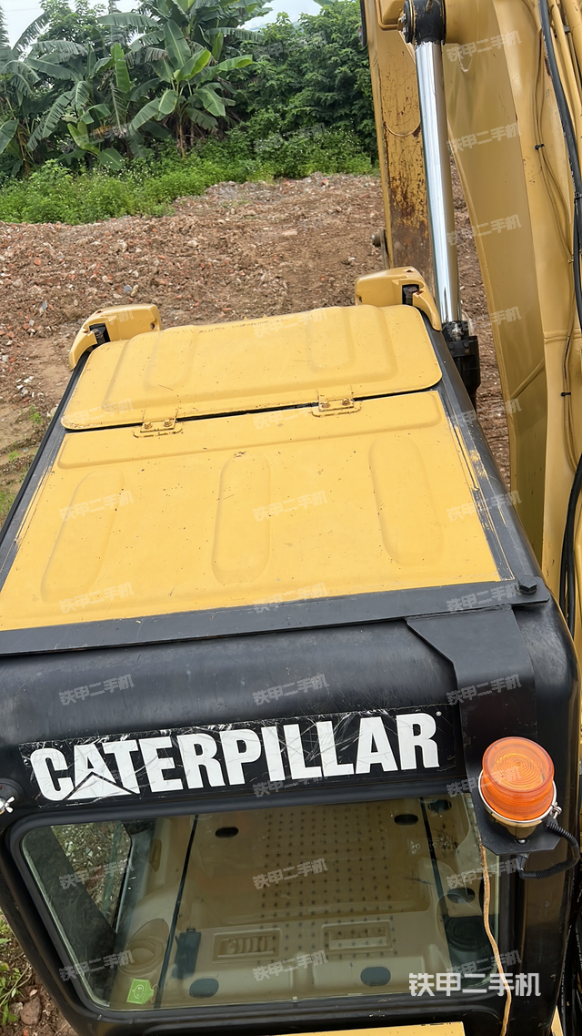 驾驶室顶部（整机外观）