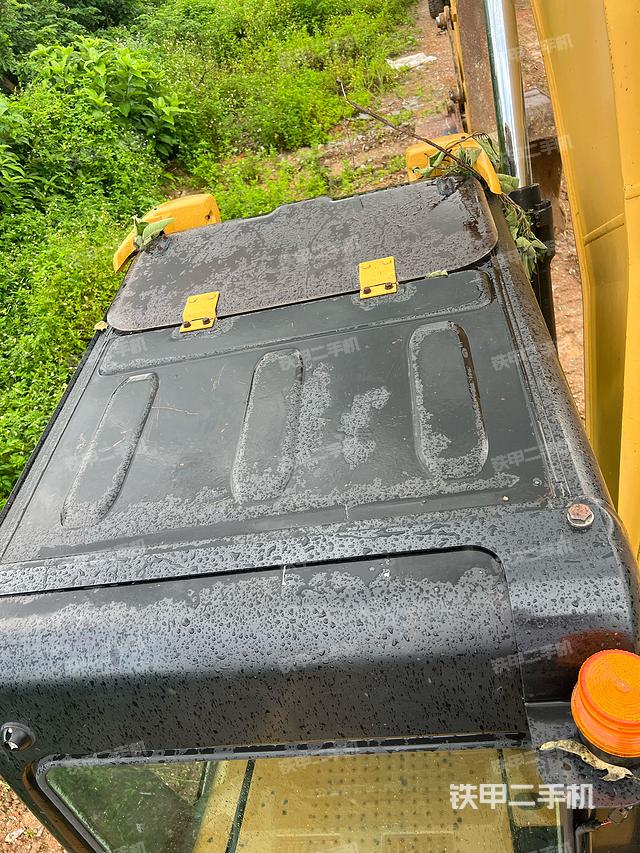 驾驶室顶部（整机外观）