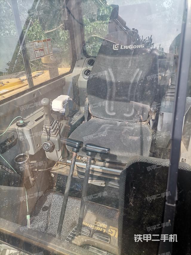 驾驶室整体（整机外观）