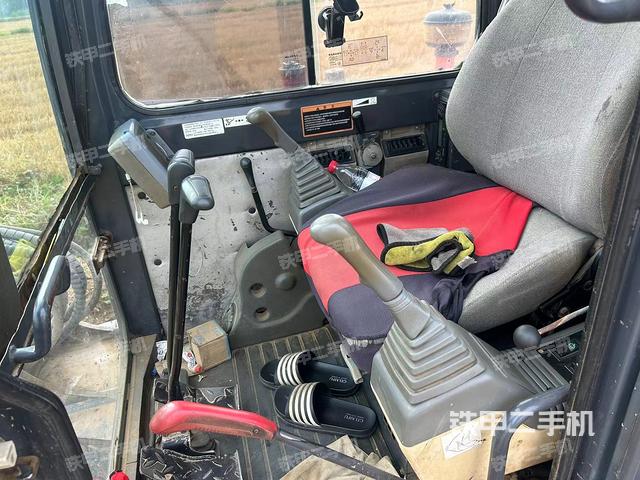 驾驶室整体（整机外观）