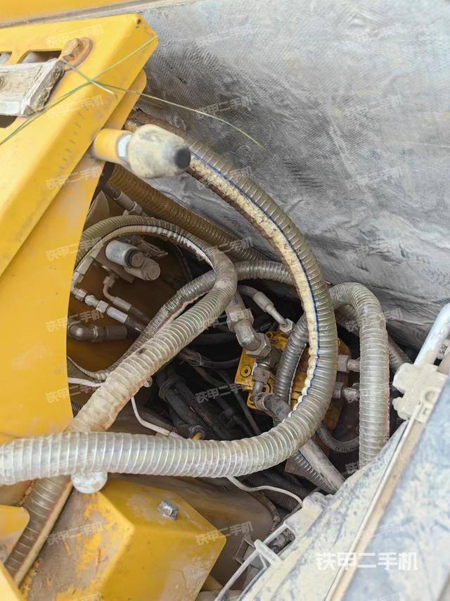 回转马达和主控阀（整机外观）