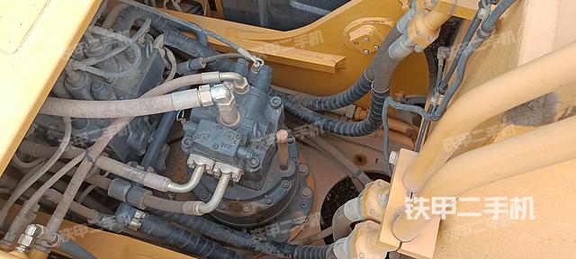 回转马达和主控阀（整机外观）