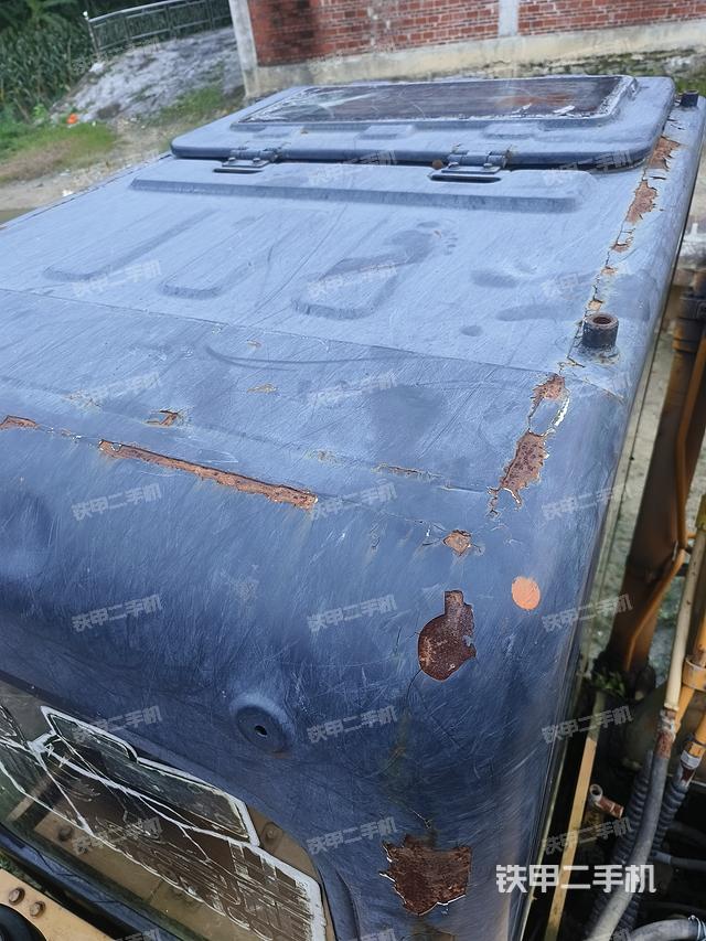 驾驶室顶部（整机外观）