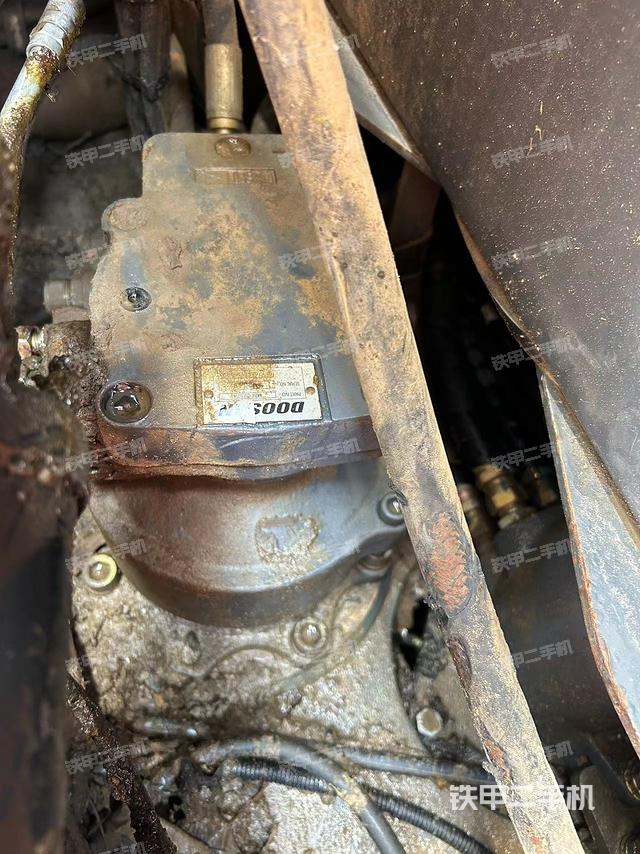 回转马达和主控阀（整机外观）