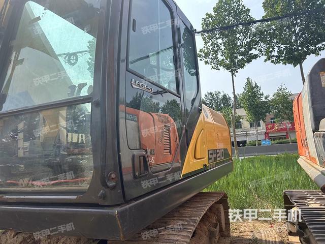 驾驶室顶部（整机外观）