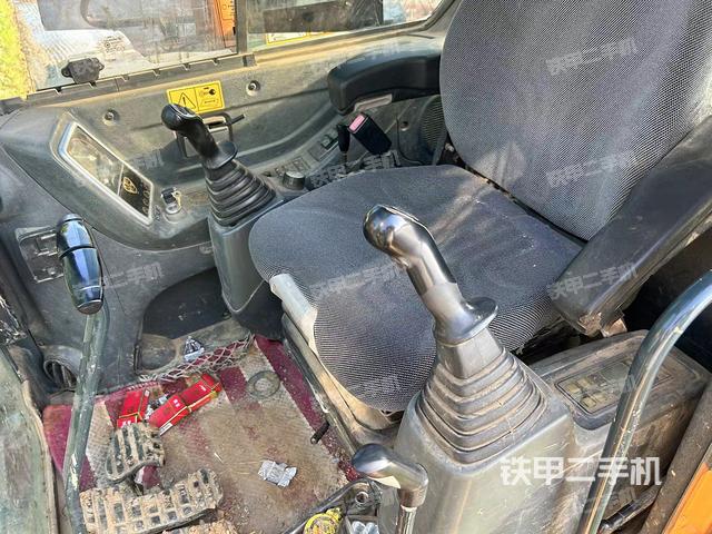 驾驶室整体（整机外观）