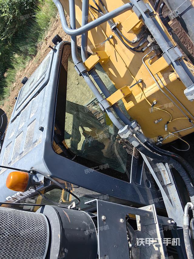 驾驶室顶部（整机外观）