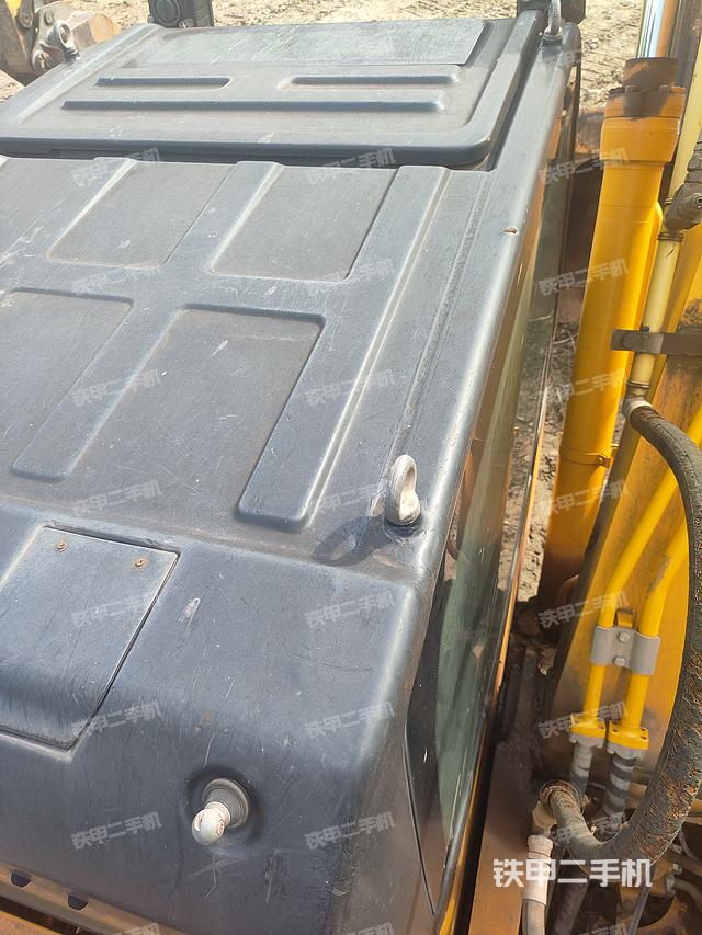 驾驶室顶部（整机外观）