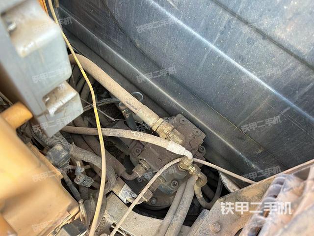 回转马达和主控阀（整机外观）