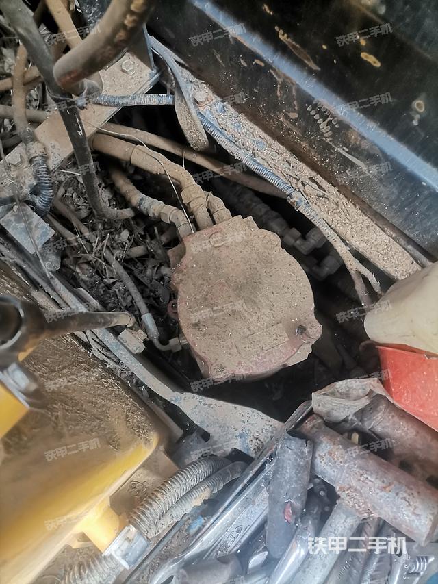 回转马达和主控阀（整机外观）