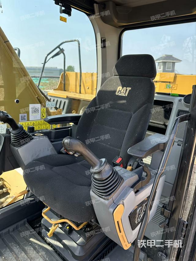 驾驶室顶部（整机外观）