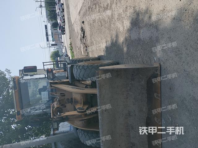 龙工LG833B装载机