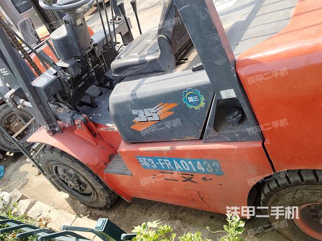 整机左侧（设备外观及核心部件）