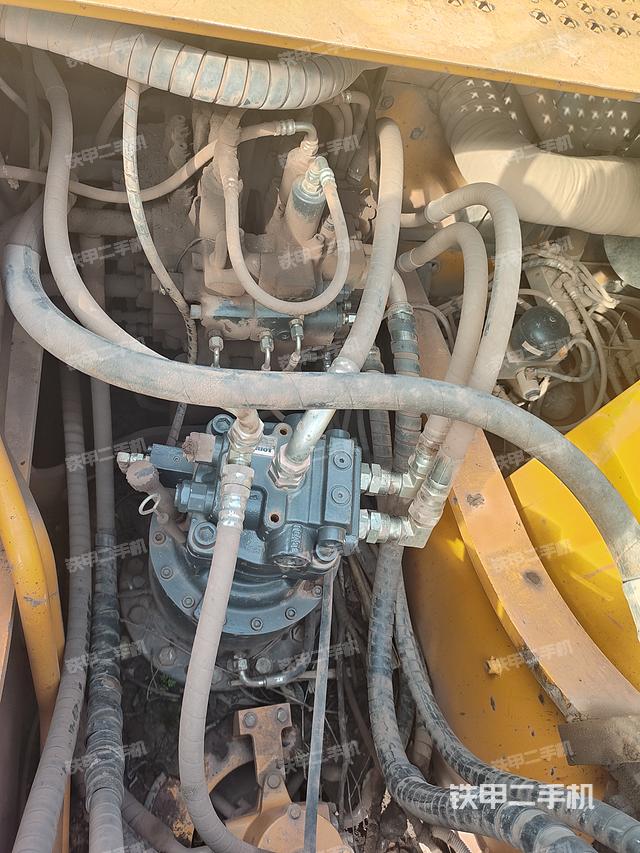 回转马达和主控阀（整机外观）