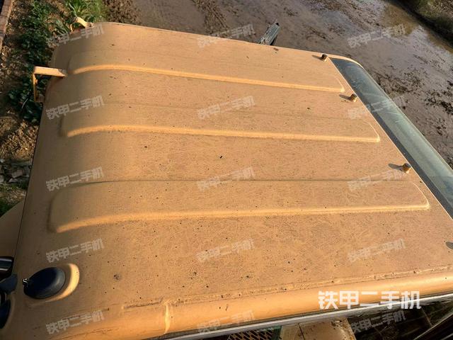 驾驶室顶部（整机外观）