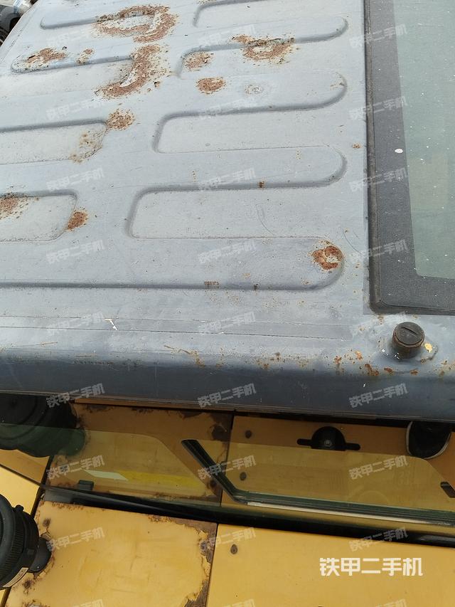 驾驶室顶部（整机外观）