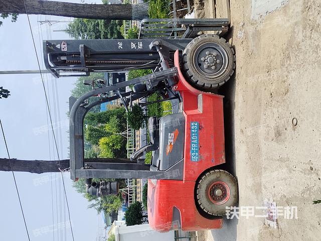 整机右侧（设备外观及核心部件）