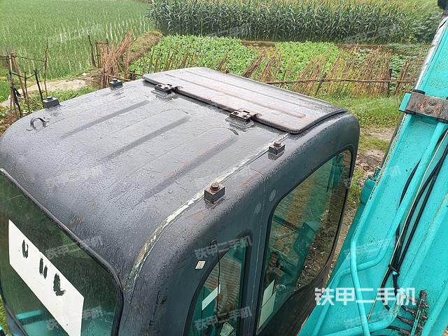 驾驶室顶部（整机外观）