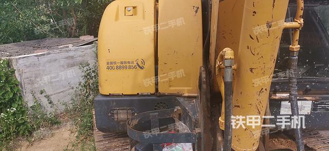 液压泵舱室正面整体（整机外观）