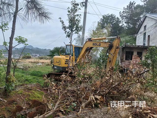 驾驶室顶部（整机外观）