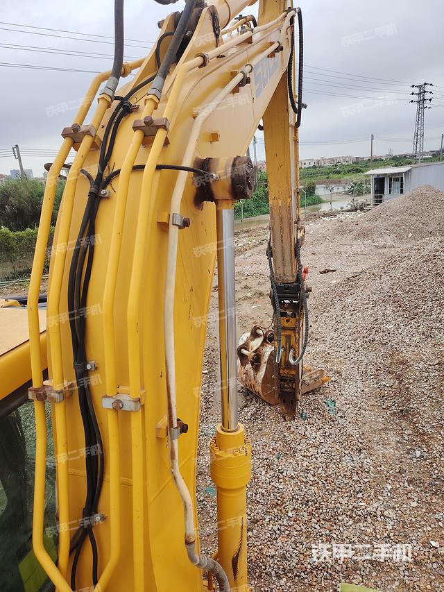 驾驶室顶部（整机外观）