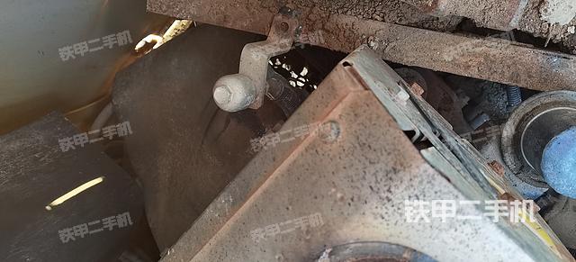 液压泵舱室正面整体（整机外观）