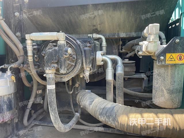 液压泵舱室正面整体（整机外观）