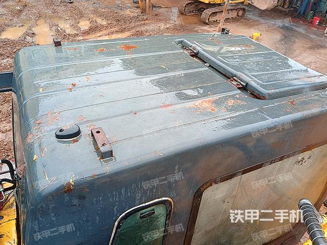 驾驶室顶部（整机外观）