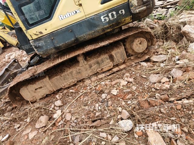 左驅(qū)動(dòng)輪（行走機(jī)構(gòu)）