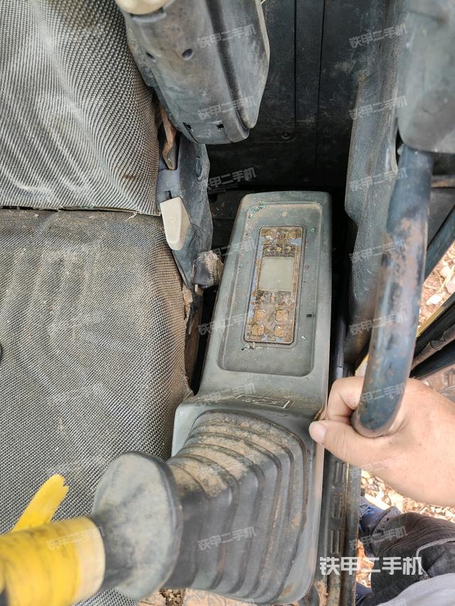 座椅左側(cè)控制臺(tái)/音響/含左手柄（駕駛室部分）