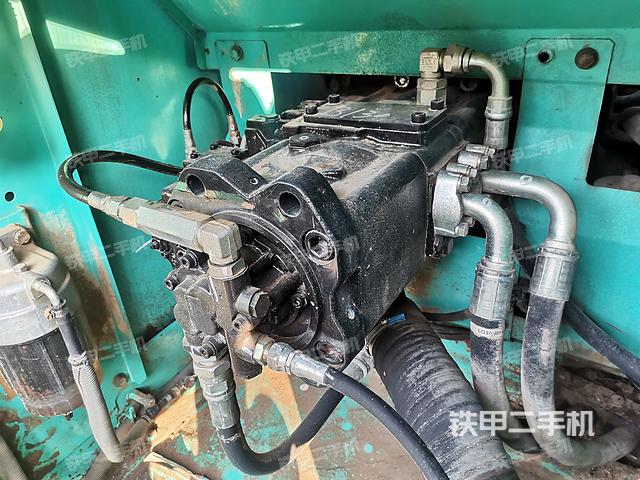 液压泵舱室正面整体（整机外观）