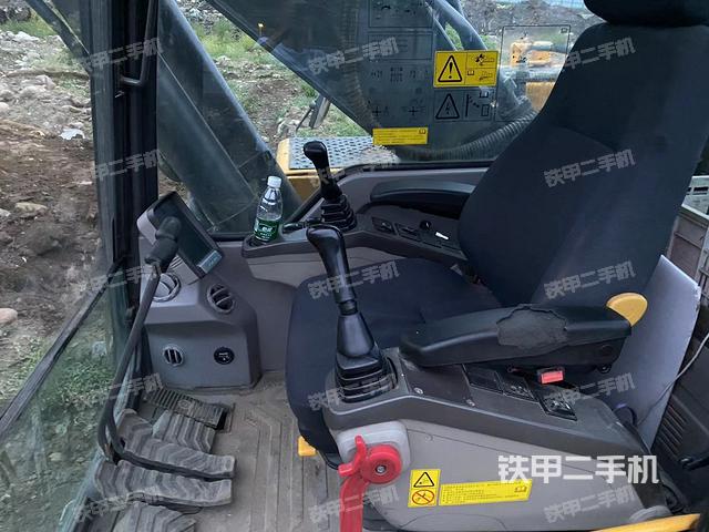 驾驶室整体（整机外观）