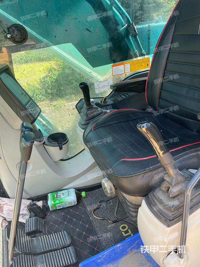 驾驶室整体（整机外观）