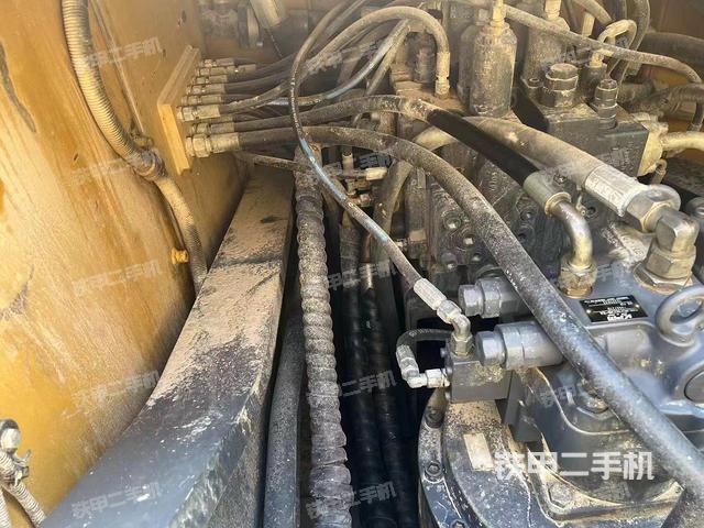 回转马达和主控阀（整机外观）