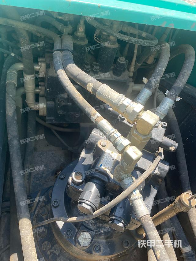 回转马达和主控阀（整机外观）