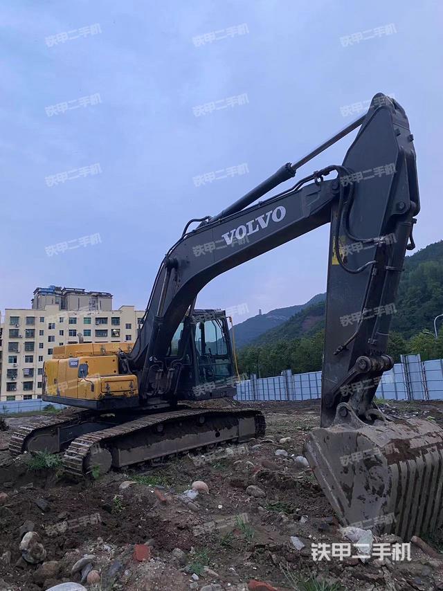 沃尔沃EC250D挖掘机