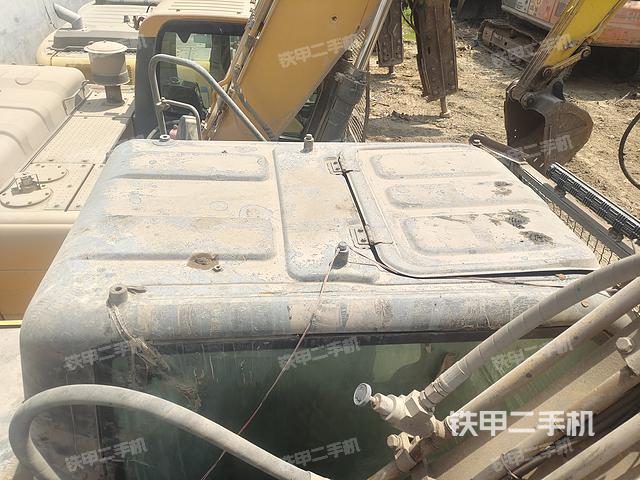 驾驶室顶部（整机外观）