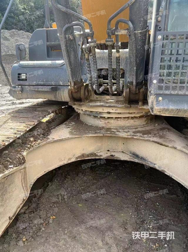 驾驶室顶部（整机外观）