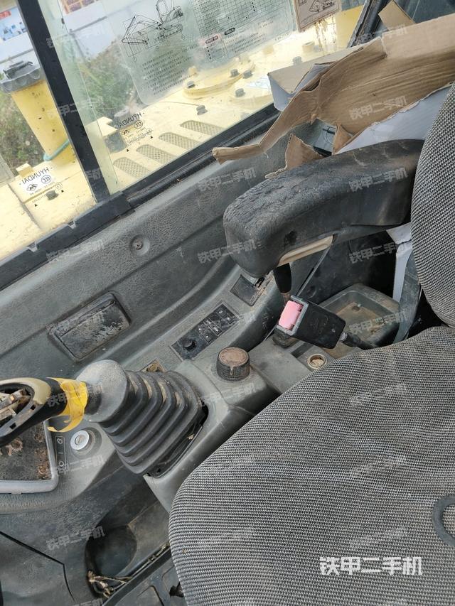 座椅右側(cè)控制臺(tái)/鑰匙門(mén)/油門(mén)/含右手柄（駕駛室部分）