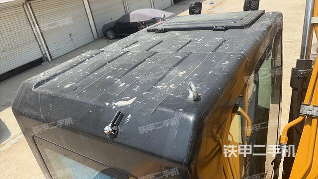 驾驶室顶部（整机外观）