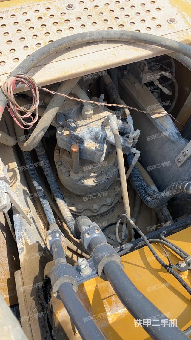 回转马达和主控阀（整机外观）