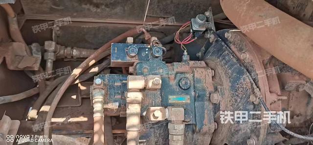 回转马达和主控阀（整机外观）