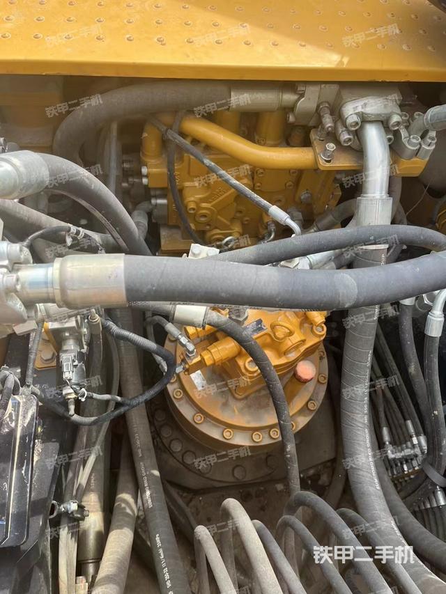 回转马达和主控阀（整机外观）