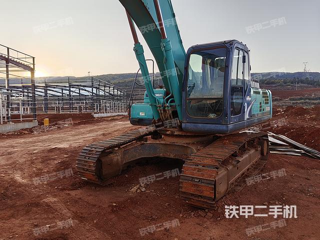 驾驶室顶部（整机外观）